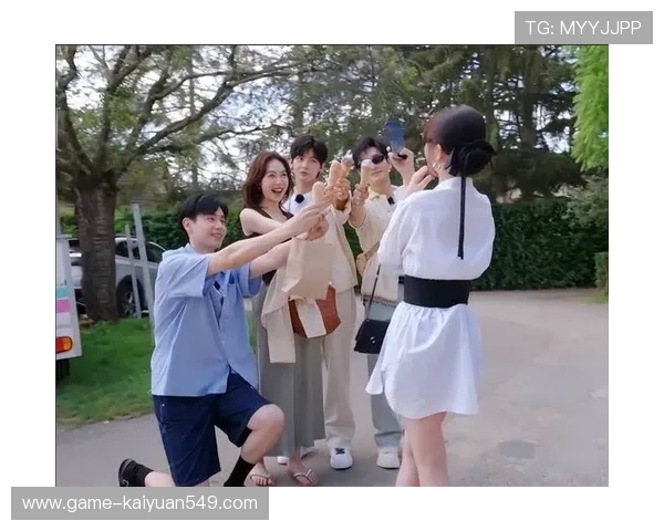 享受真人娱乐的精彩瞬间,体验与真人主播共度的非凡时光 享受真人娱乐的精彩瞬间,体验与真人主播共度的非凡时光